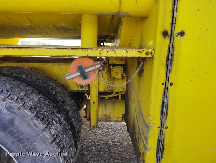 image for item DP5102 2001 Kenworth T800 fuel truck