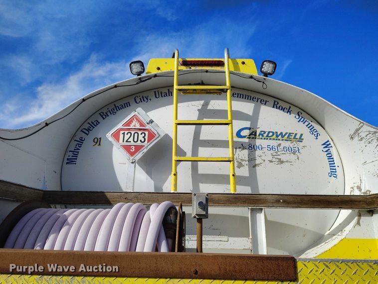 image for item DP5102 2001 Kenworth T800 fuel truck