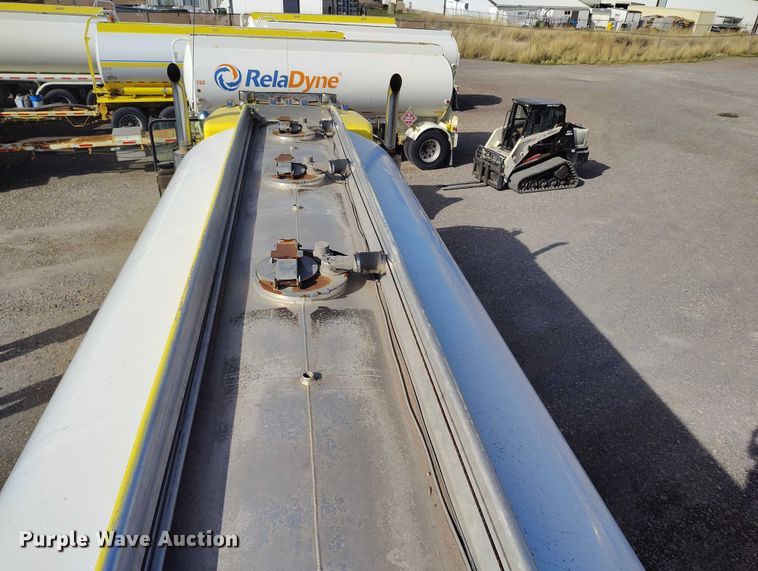 image for item DP5102 2001 Kenworth T800 fuel truck