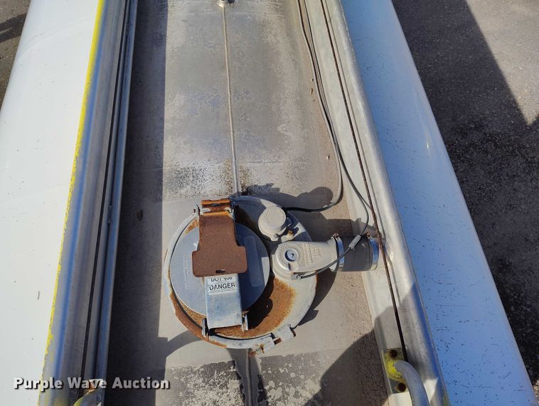 image for item DP5102 2001 Kenworth T800 fuel truck