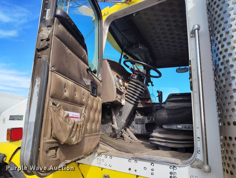 image for item DP5102 2001 Kenworth T800 fuel truck