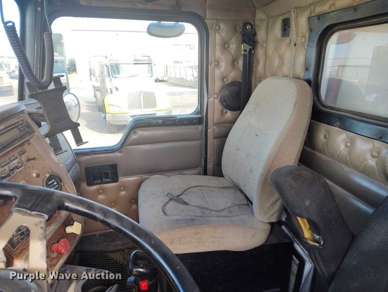 image for item DP5102 2001 Kenworth T800 fuel truck