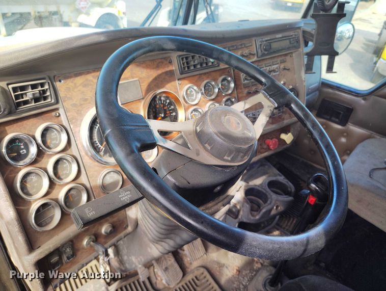 image for item DP5102 2001 Kenworth T800 fuel truck