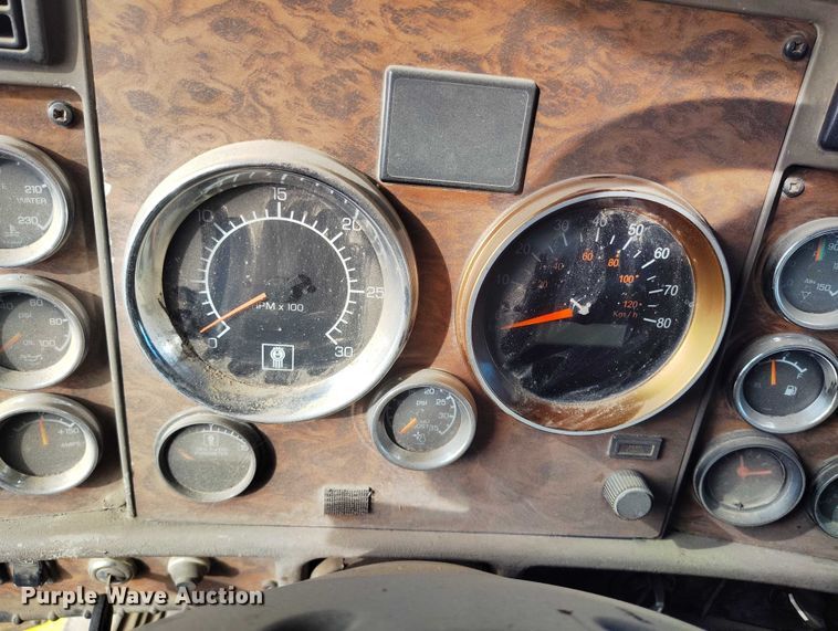 image for item DP5102 2001 Kenworth T800 fuel truck