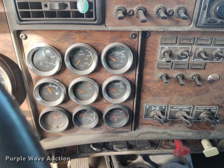 image for item DP5102 2001 Kenworth T800 fuel truck