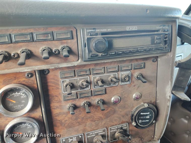 image for item DP5102 2001 Kenworth T800 fuel truck