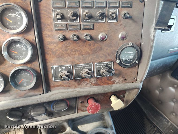 image for item DP5102 2001 Kenworth T800 fuel truck