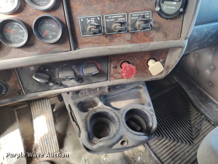 image for item DP5102 2001 Kenworth T800 fuel truck