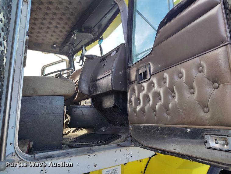 image for item DP5102 2001 Kenworth T800 fuel truck