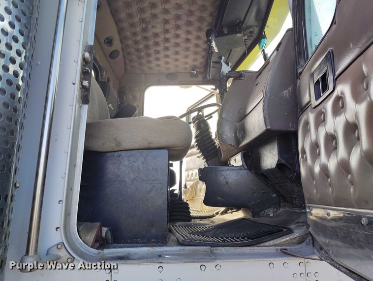 image for item DP5102 2001 Kenworth T800 fuel truck