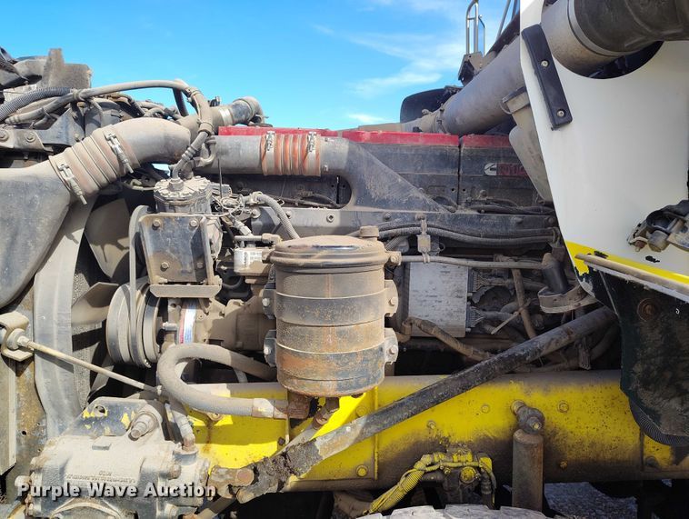 image for item DP5102 2001 Kenworth T800 fuel truck