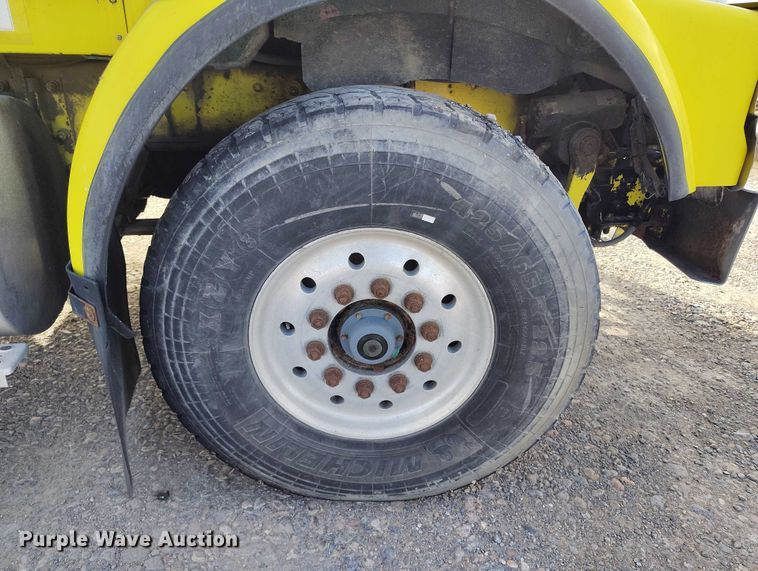 image for item DP5102 2001 Kenworth T800 fuel truck