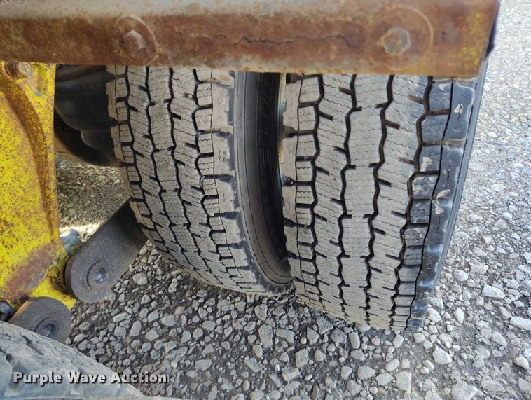 image for item DP5102 2001 Kenworth T800 fuel truck