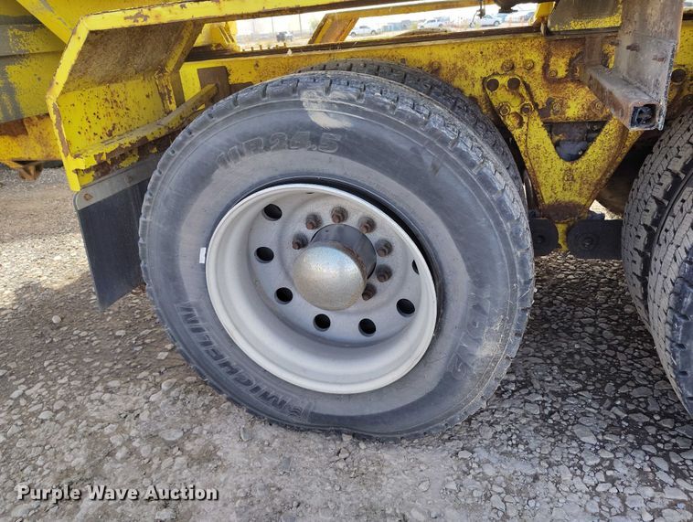 image for item DP5102 2001 Kenworth T800 fuel truck