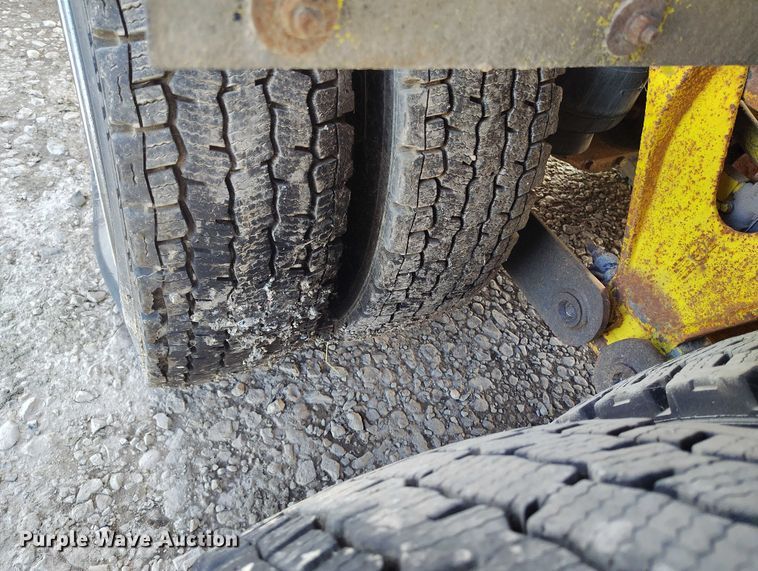 image for item DP5102 2001 Kenworth T800 fuel truck