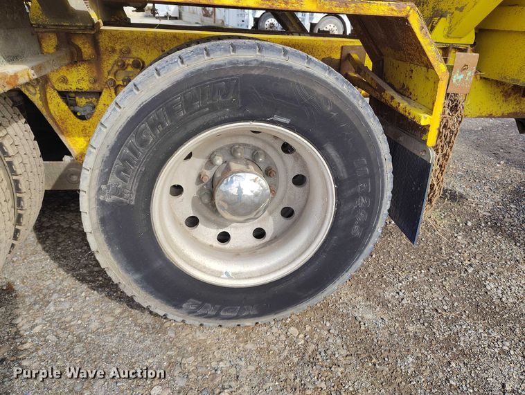 image for item DP5102 2001 Kenworth T800 fuel truck