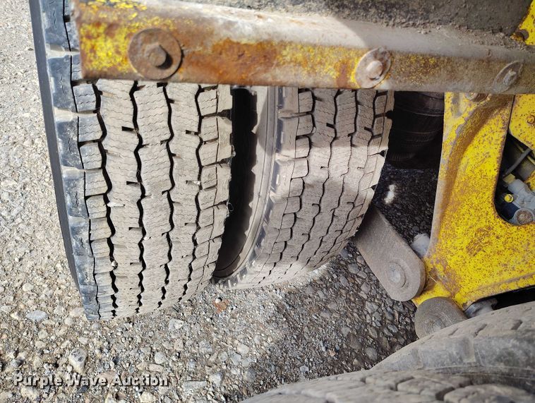 image for item DP5102 2001 Kenworth T800 fuel truck