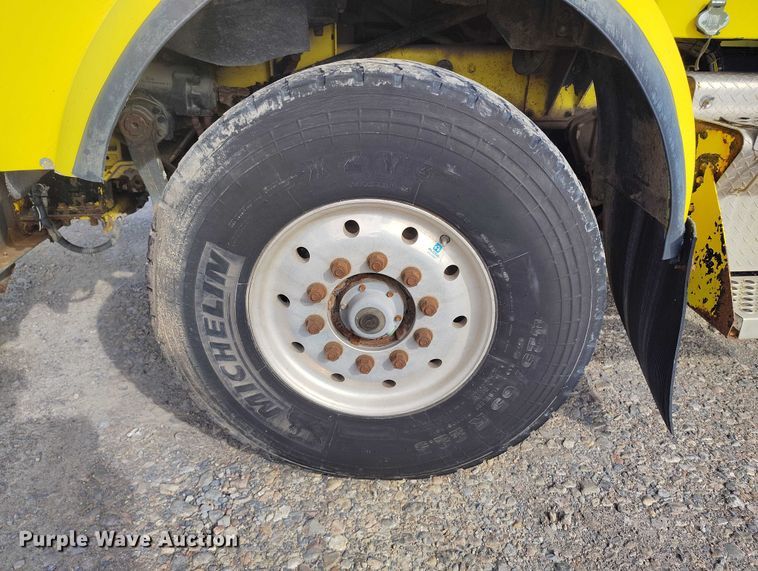 image for item DP5102 2001 Kenworth T800 fuel truck