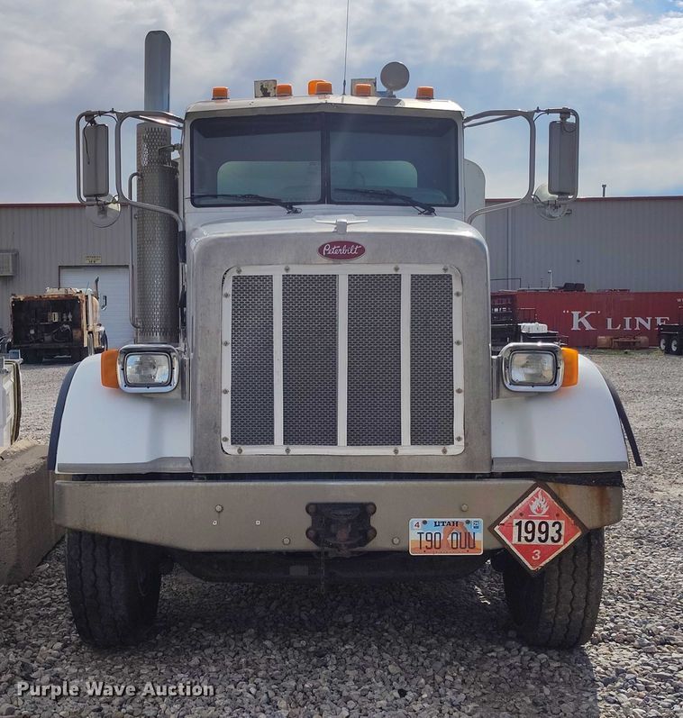 image for item DP5105 2009 Peterbilt 365 fuel / lube truck