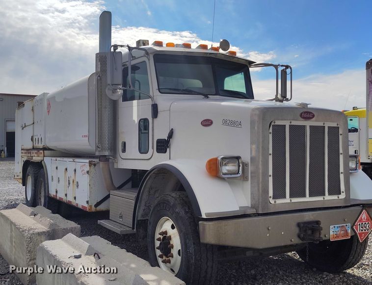 image for item DP5105 2009 Peterbilt 365 fuel / lube truck