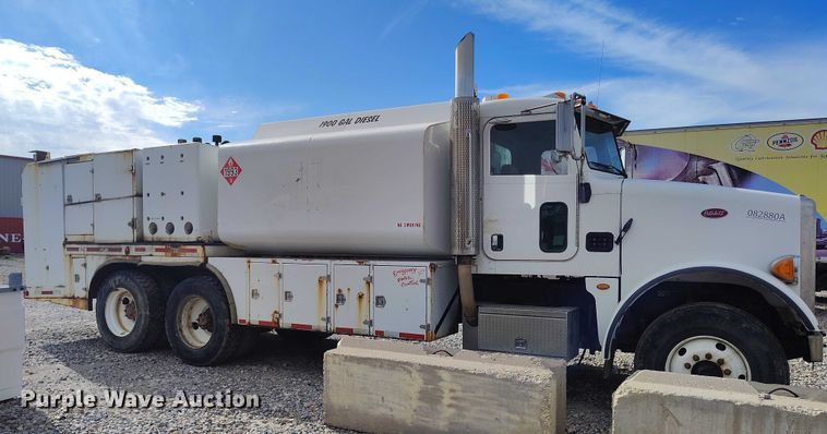 image for item DP5105 2009 Peterbilt 365 fuel / lube truck