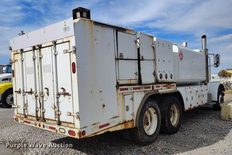 image for item DP5105 2009 Peterbilt 365 fuel / lube truck