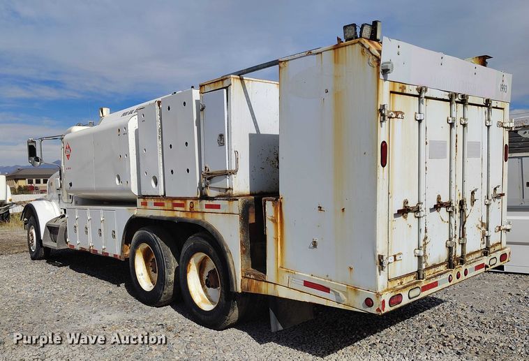 image for item DP5105 2009 Peterbilt 365 fuel / lube truck