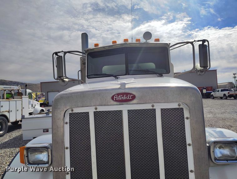 image for item DP5105 2009 Peterbilt 365 fuel / lube truck