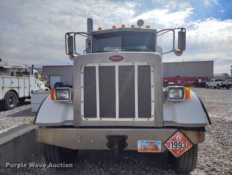 image for item DP5105 2009 Peterbilt 365 fuel / lube truck