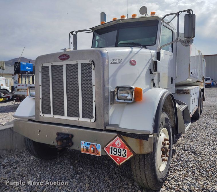 image for item DP5105 2009 Peterbilt 365 fuel / lube truck