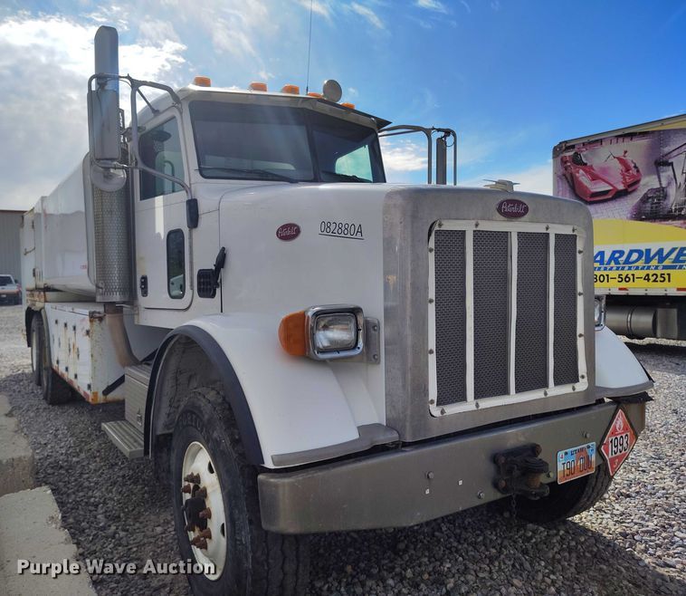 image for item DP5105 2009 Peterbilt 365 fuel / lube truck