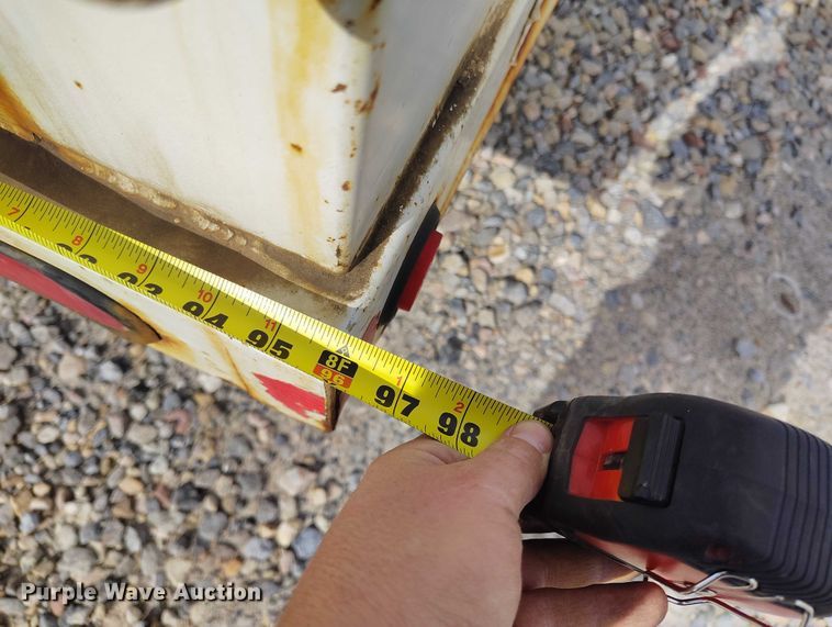 image for item DP5105 2009 Peterbilt 365 fuel / lube truck