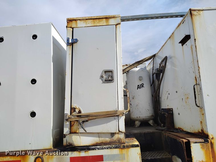 image for item DP5105 2009 Peterbilt 365 fuel / lube truck