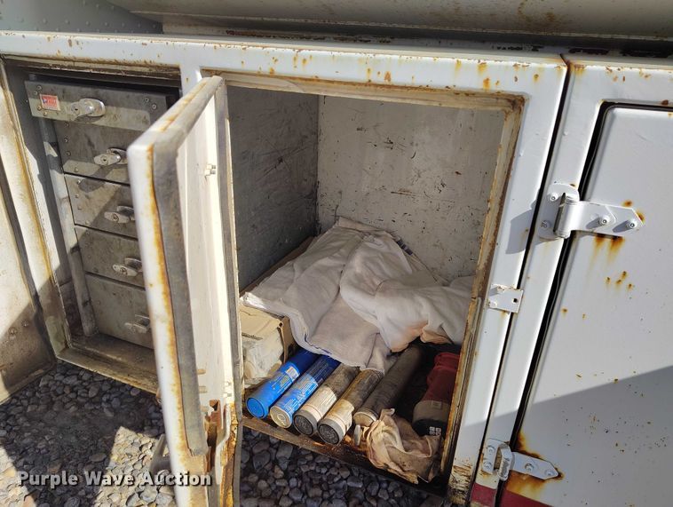 image for item DP5105 2009 Peterbilt 365 fuel / lube truck