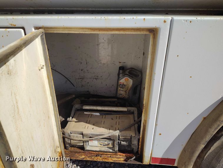 image for item DP5105 2009 Peterbilt 365 fuel / lube truck