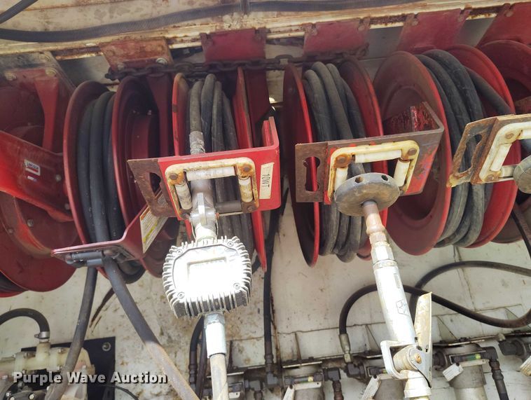 image for item DP5105 2009 Peterbilt 365 fuel / lube truck