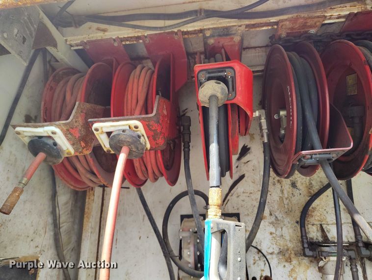 image for item DP5105 2009 Peterbilt 365 fuel / lube truck