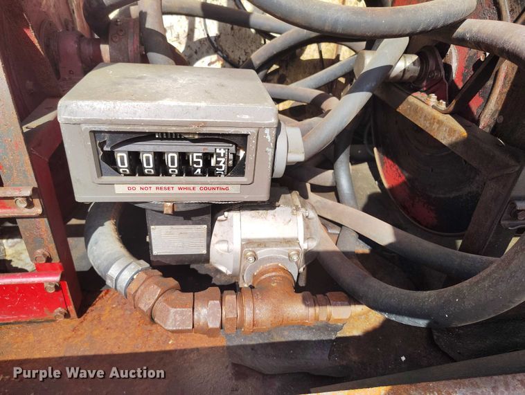 image for item DP5105 2009 Peterbilt 365 fuel / lube truck