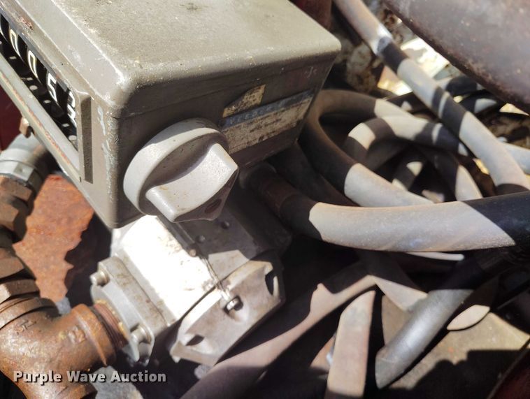 image for item DP5105 2009 Peterbilt 365 fuel / lube truck