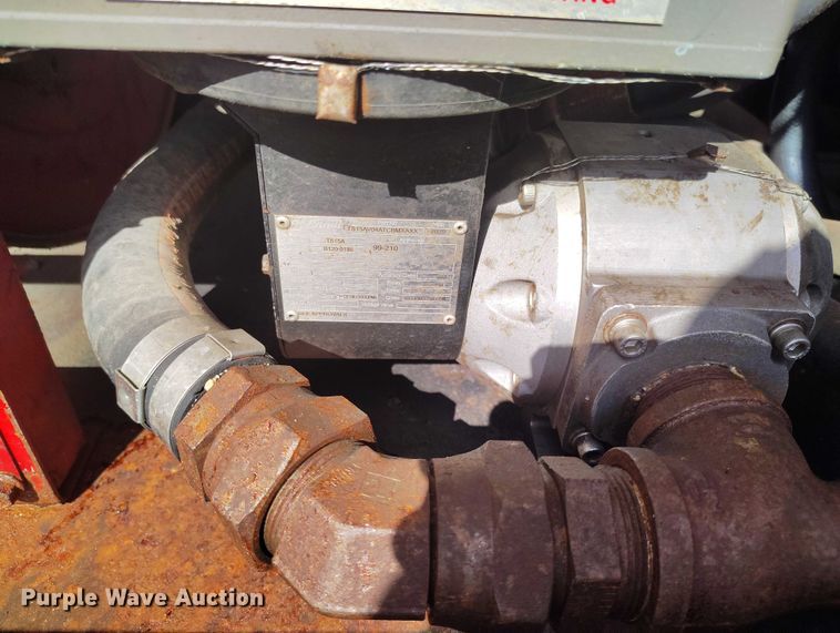 image for item DP5105 2009 Peterbilt 365 fuel / lube truck