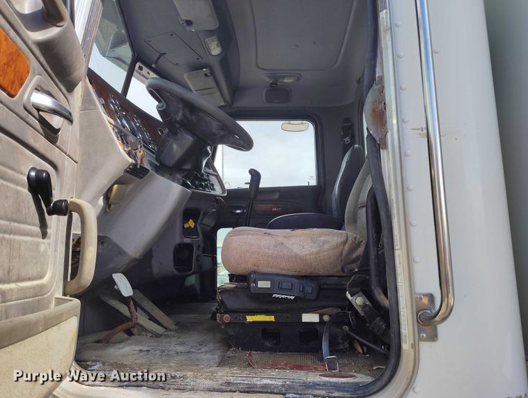 image for item DP5105 2009 Peterbilt 365 fuel / lube truck