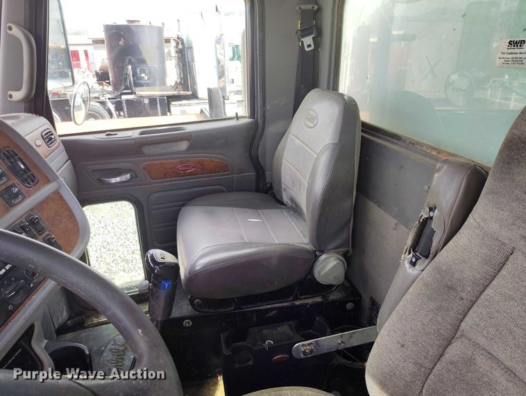 image for item DP5105 2009 Peterbilt 365 fuel / lube truck