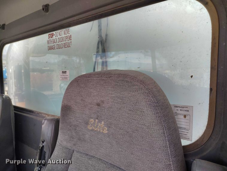 image for item DP5105 2009 Peterbilt 365 fuel / lube truck