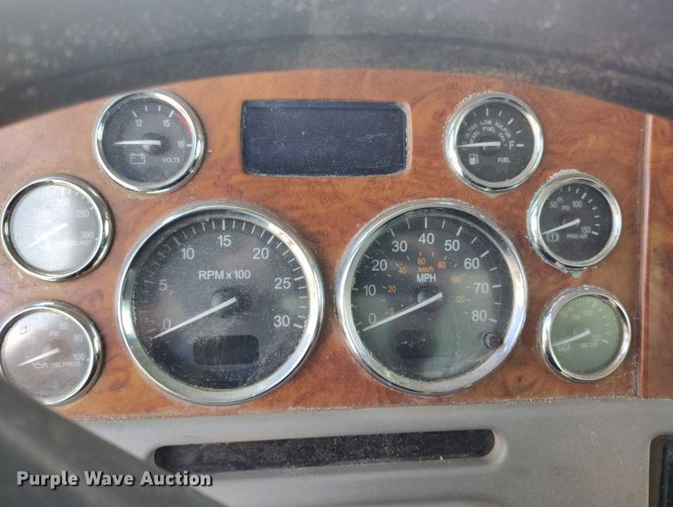 image for item DP5105 2009 Peterbilt 365 fuel / lube truck