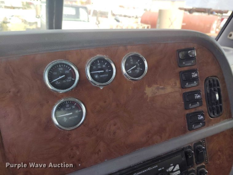 image for item DP5105 2009 Peterbilt 365 fuel / lube truck