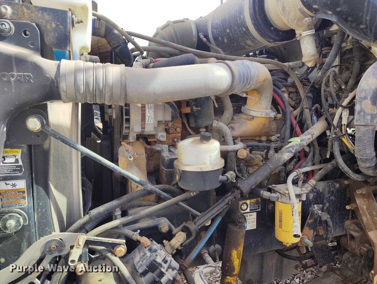 image for item DP5105 2009 Peterbilt 365 fuel / lube truck