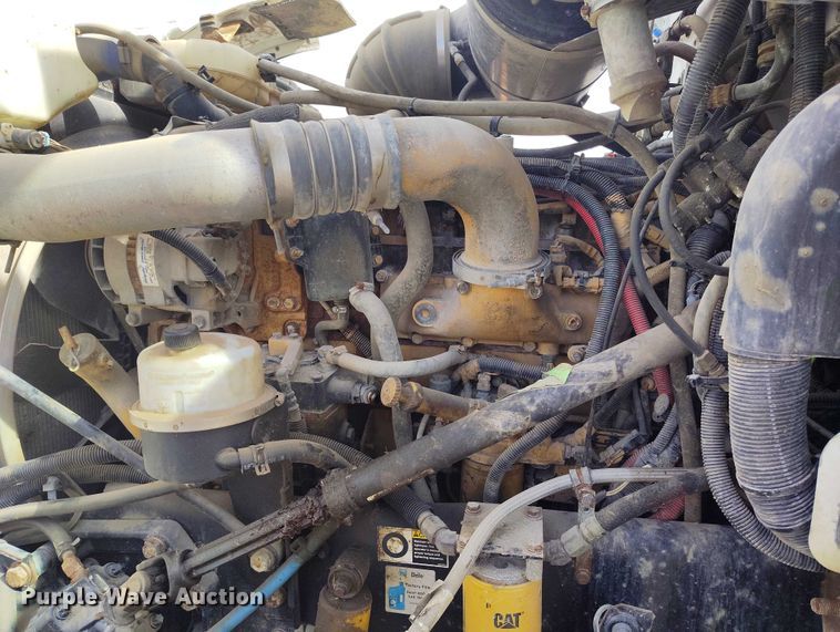 image for item DP5105 2009 Peterbilt 365 fuel / lube truck