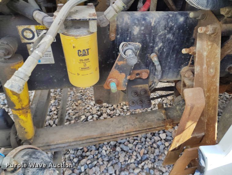 image for item DP5105 2009 Peterbilt 365 fuel / lube truck