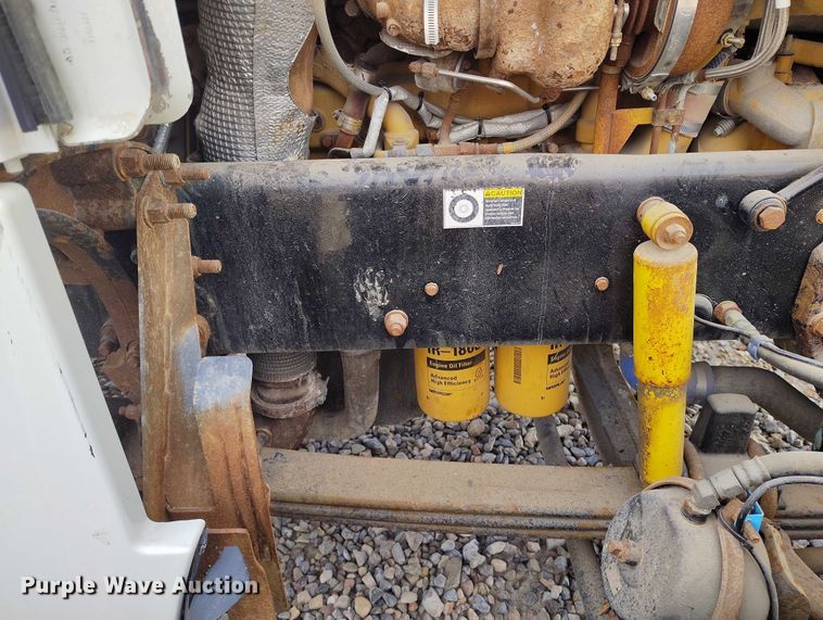 image for item DP5105 2009 Peterbilt 365 fuel / lube truck