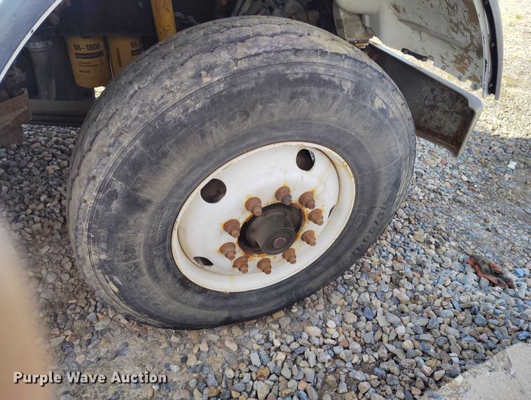 image for item DP5105 2009 Peterbilt 365 fuel / lube truck